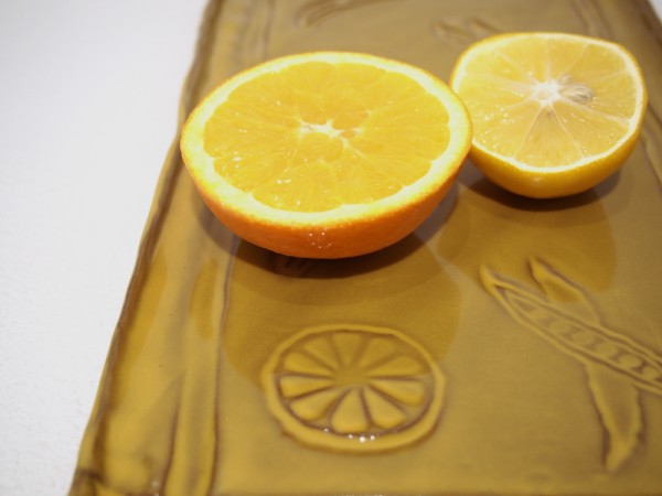 Großes gelbes Tablett mit Zitronendekor